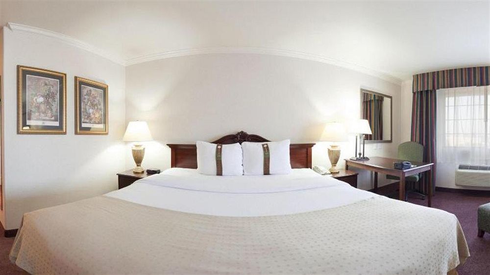Holiday Inn Selma - Swancourt Luaran gambar